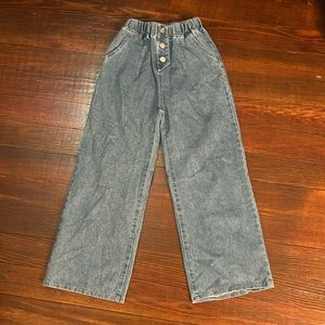 Straight leg blue jeans